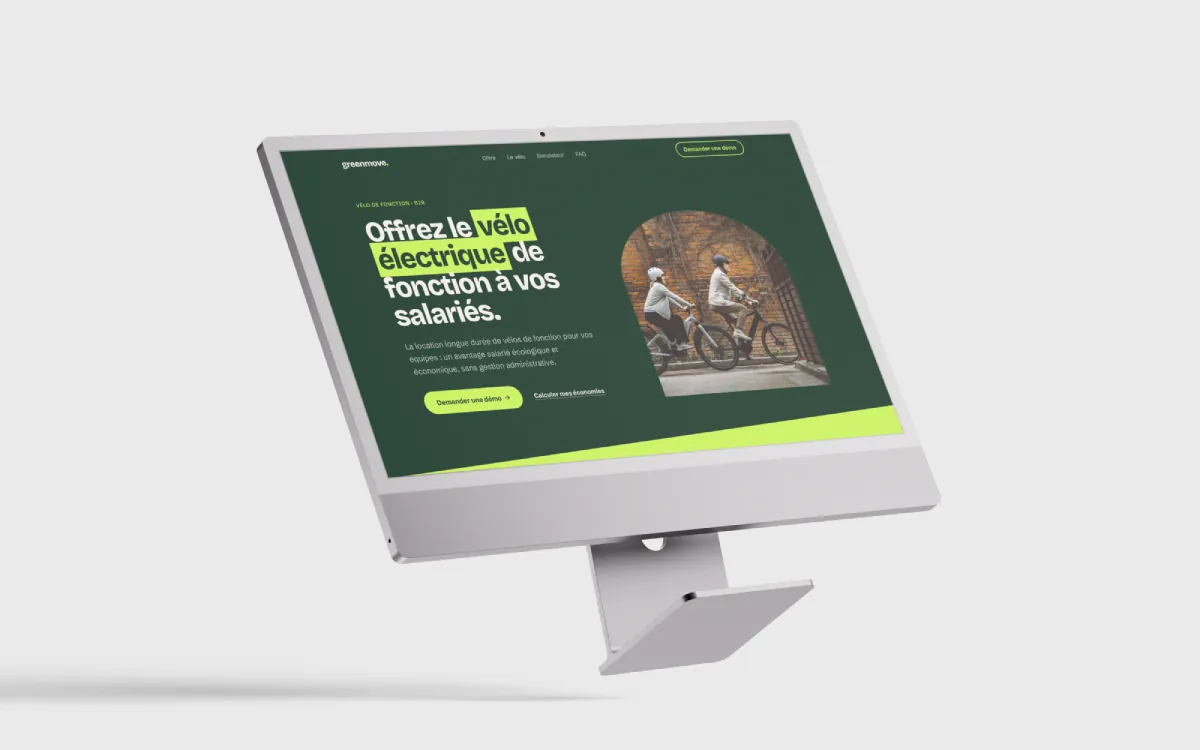 Landing page affichée sur un écran, création de Studio Macla